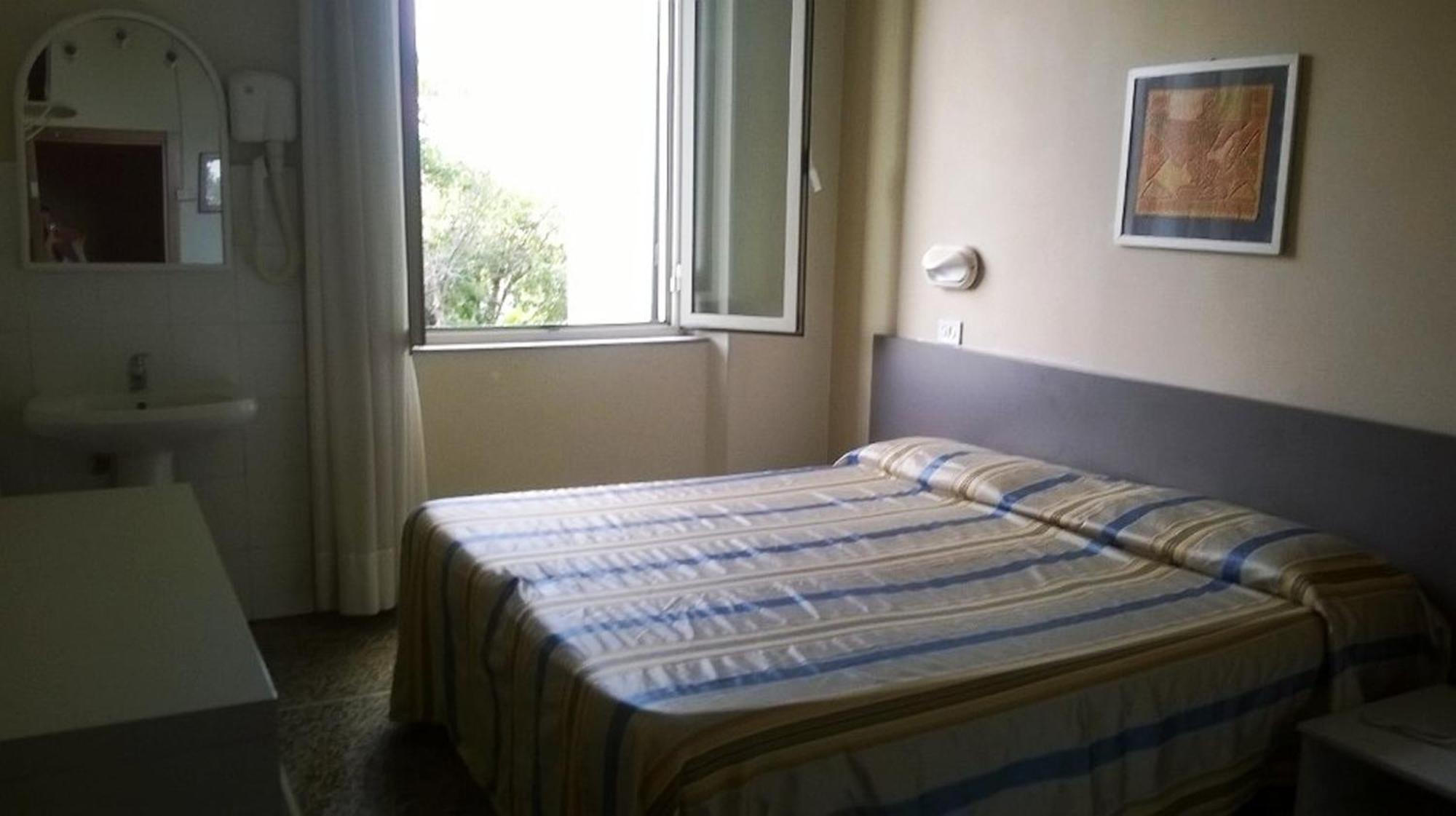 Hotel Moderno Πίζα Δωμάτιο φωτογραφία
