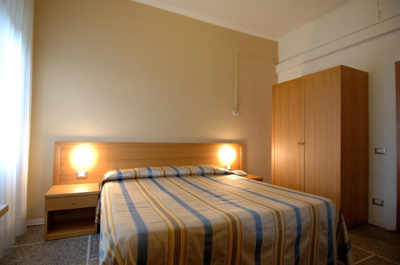 Hotel Moderno Πίζα Δωμάτιο φωτογραφία